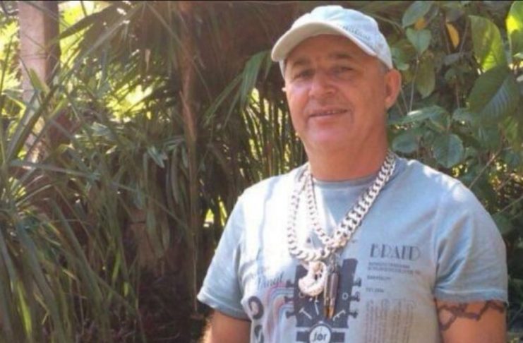 Por intolerância religiosa, Pedro Leite está usando tornozeleira