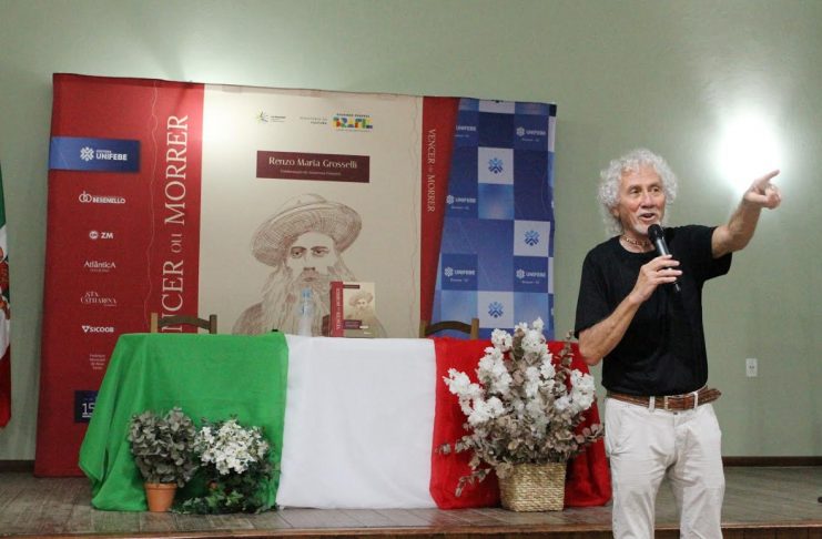 Renzo lança reedição de seu livro e diz que ama NT, SC e o Brasil